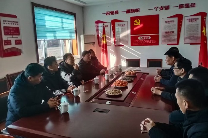 集團(tuán)領(lǐng)導(dǎo)看望慰問基層干部職工